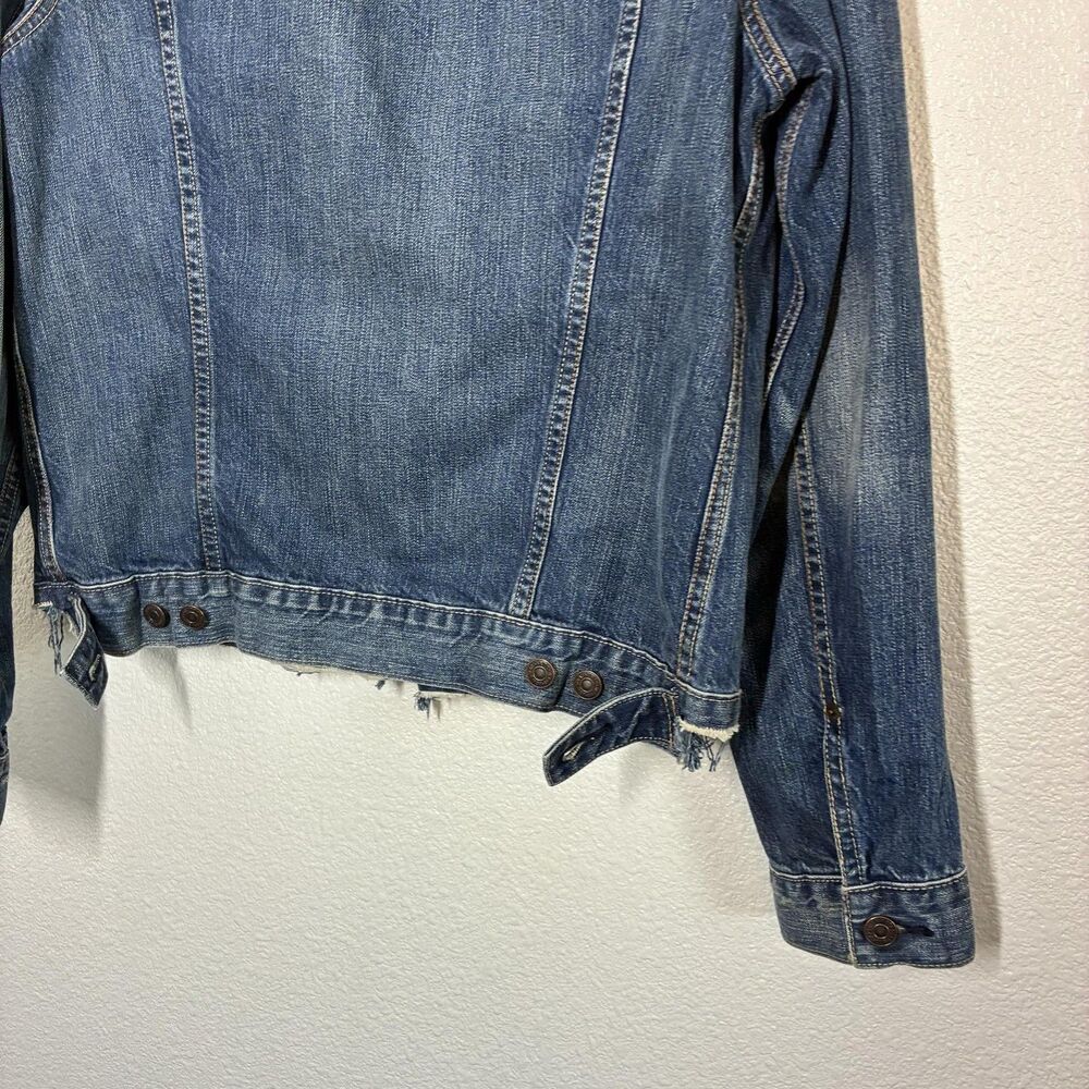 Levi's Jean Jacket Mens Medium Blue Denim Trucker Raw Hem Distressed 70589 - Picture 14 of 16